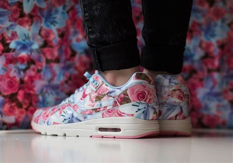 nike bloemen sneakers|nike flower shoes for sale.